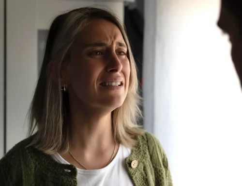 TLP y familia: cómo la invalidación empeora las crisis emocionales (y qué ayuda)